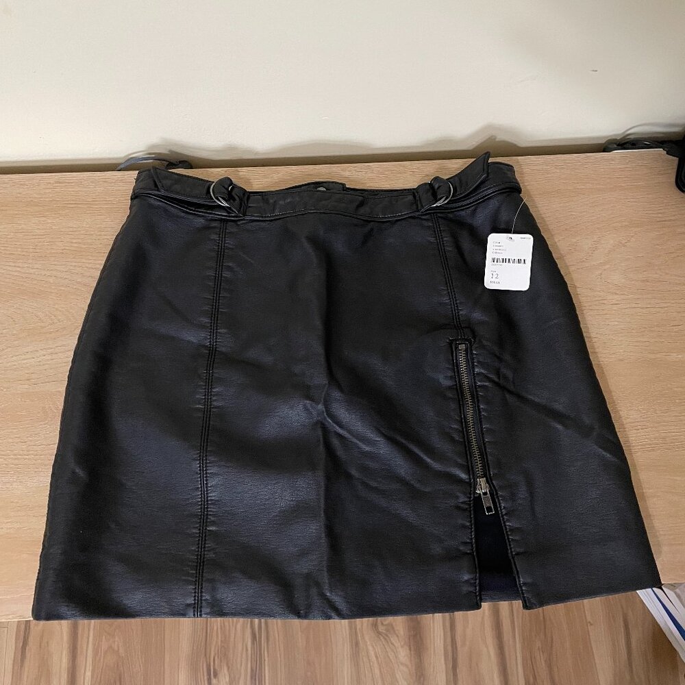 Free People Black Faux Leather Mini Skirt – Size 12